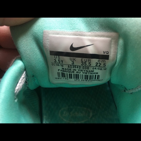 Kids Nike shoes - Picture 3 of 3